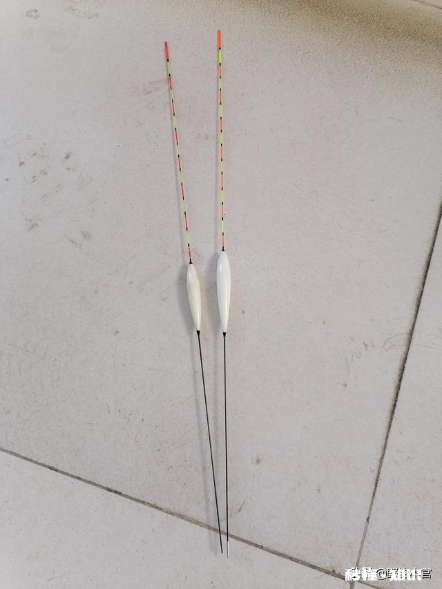 浮漂的目为什么越往上越宽