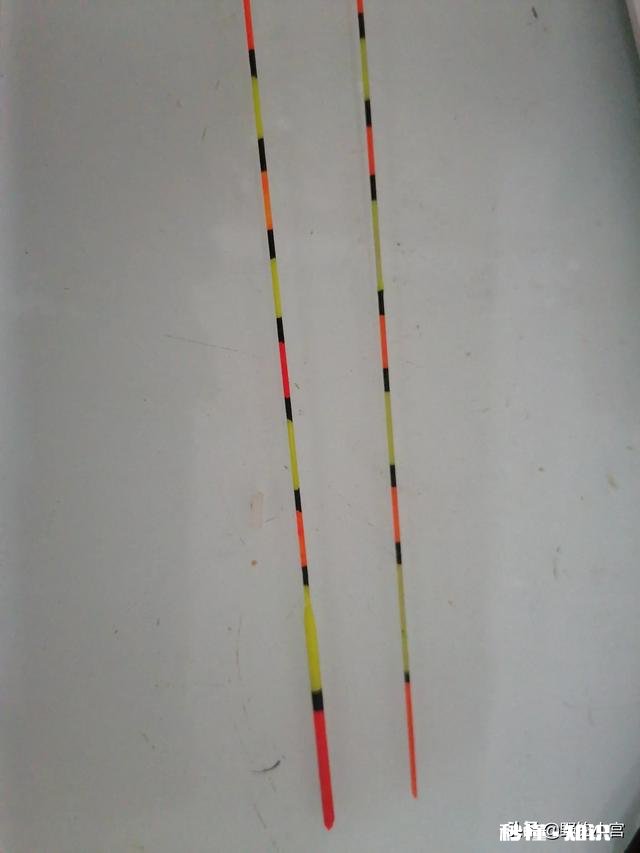 浮漂的目为什么越往上越宽