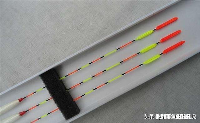 浮漂的目为什么越往上越宽