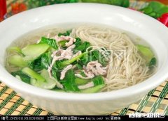 吃奶宝宝早晨起来喝点开水吃个鸡蛋行吗