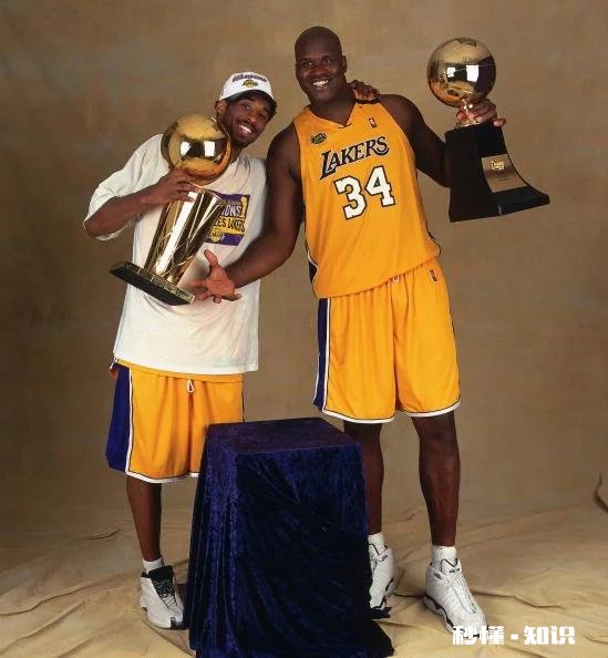 奥尼尔离开科比，搭配韦德还能拿到总冠军，而科比却为何三年进不了季后赛二轮