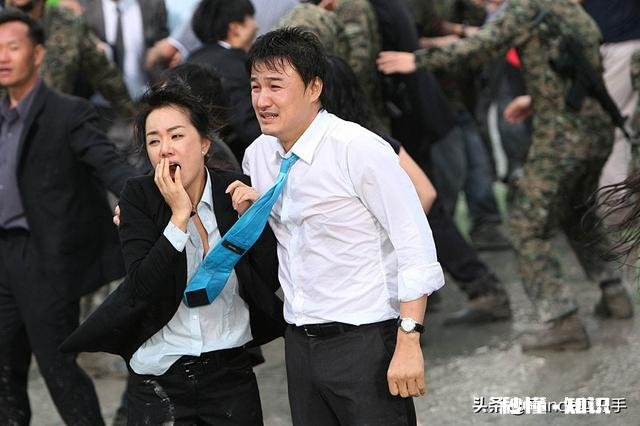 电影《海云台》片头那只鹿为什么没写下去了,这又暗示着什么