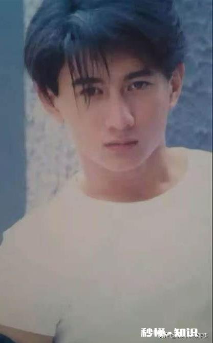 两夫妻结婚五年有一个小孩男方动手打了女方，该不该离婚