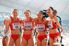 中国女子田径接力队中有人在腹部贴着胶布，是带伤上阵还是另有原因你怎么看