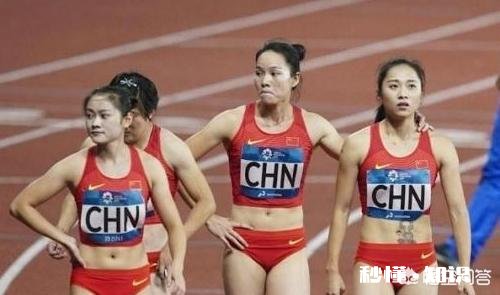 中国女子田径接力队中有人在腹部贴着胶布，是带伤上阵还是另有原因你怎么看
