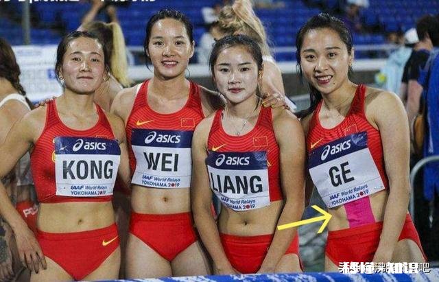 中国女子田径接力队中有人在腹部贴着胶布，是带伤上阵还是另有原因你怎么看