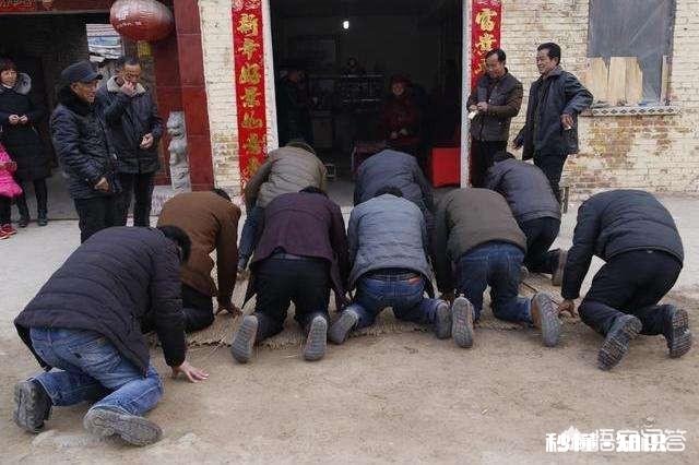 现在你的老家每年大年初一还到处磕头吗磕头这个习俗，你认为好还是坏
