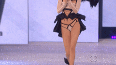 你觉得决定气质的是身姿还是才华为什么