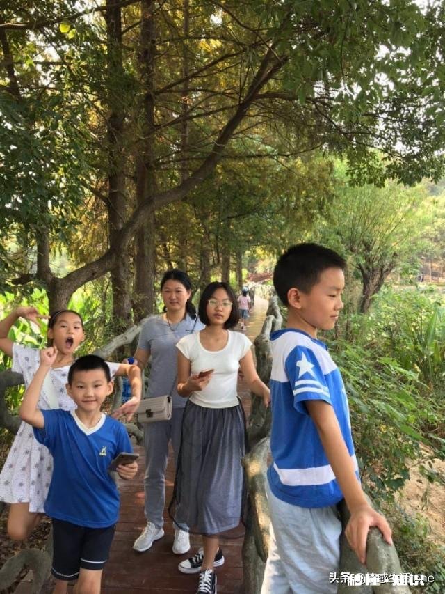 亲生的两个孩子，会喜欢一个，讨厌一个吗