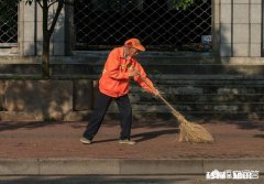 你怎样理解“农民工带来了春运的压力”这句话