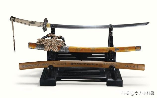 在日本动漫中,为什么刀剑的地位永远高于枪械