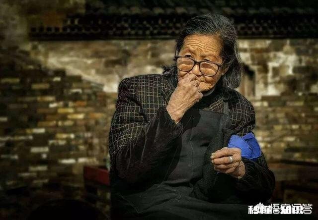 你每个月给妈妈打几次电话