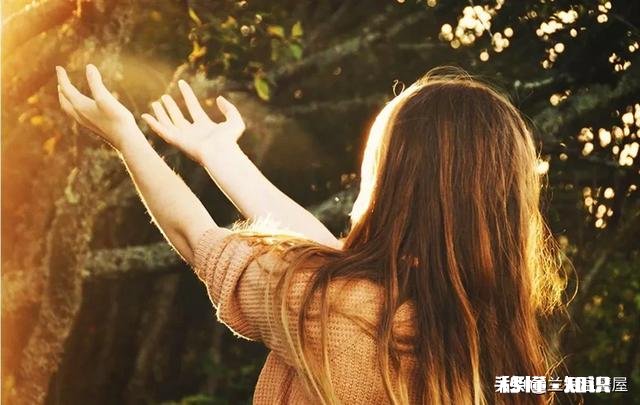 你怎样理解:”能做过头事,不说过头话”这句话