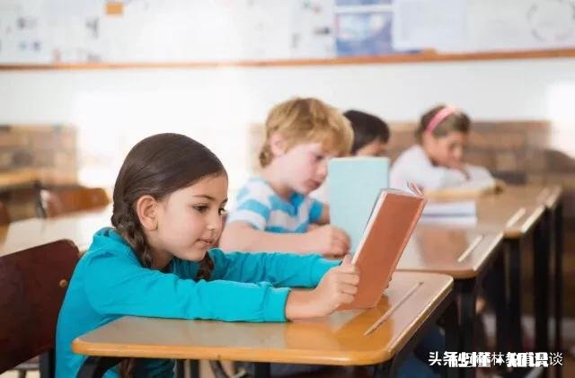 7岁9个月女孩读一年级迟吗