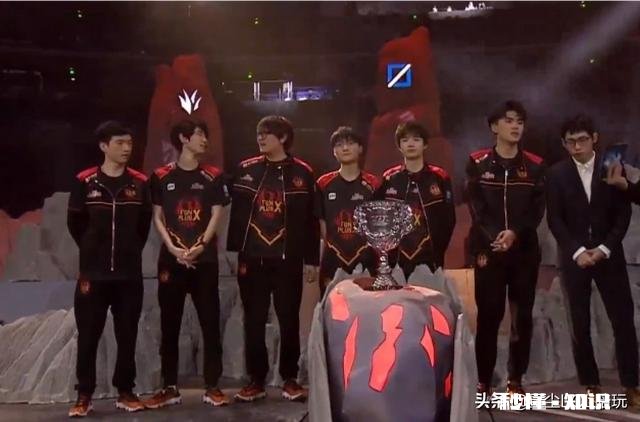 RNG拿出黑科技,UZI化身“打野”,拿出虚弱奎因全场“逛街”,你怎么看