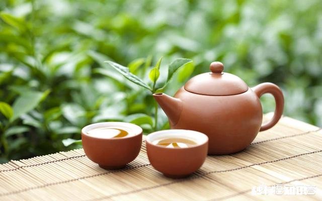 请问要买称斤的东西，遇到摊主故意称多，要你多出几块钱买，你是怎么处理的