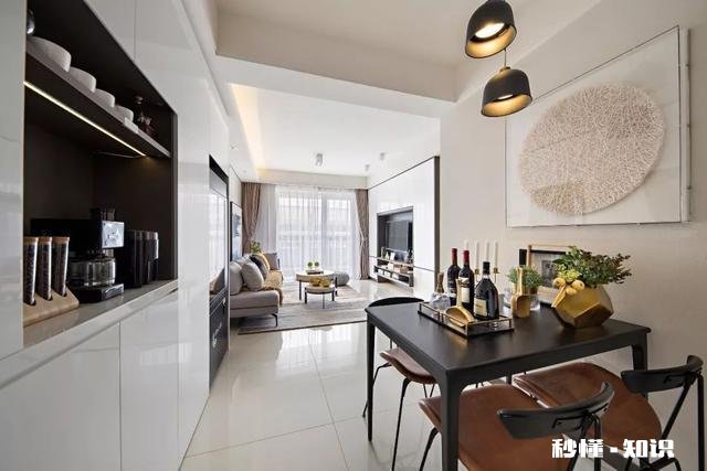 厨房比较小,冰箱不太好放,除了厨房放在哪比较合适呢