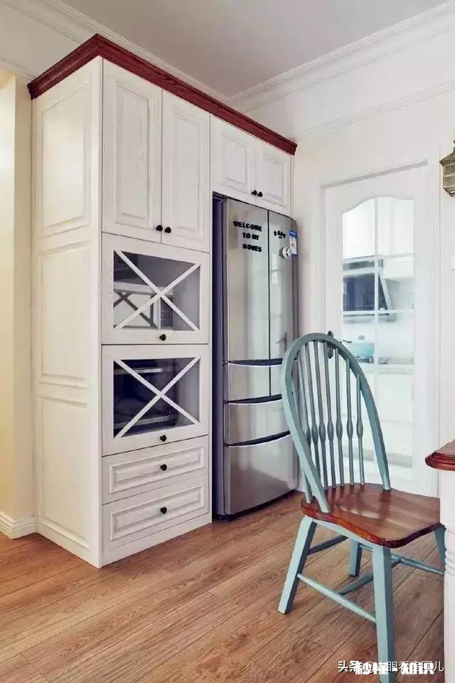 厨房比较小,冰箱不太好放,除了厨房放在哪比较合适呢