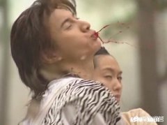 为什么感觉国产影视剧受伤都有吐血镜头而国外的很少见到