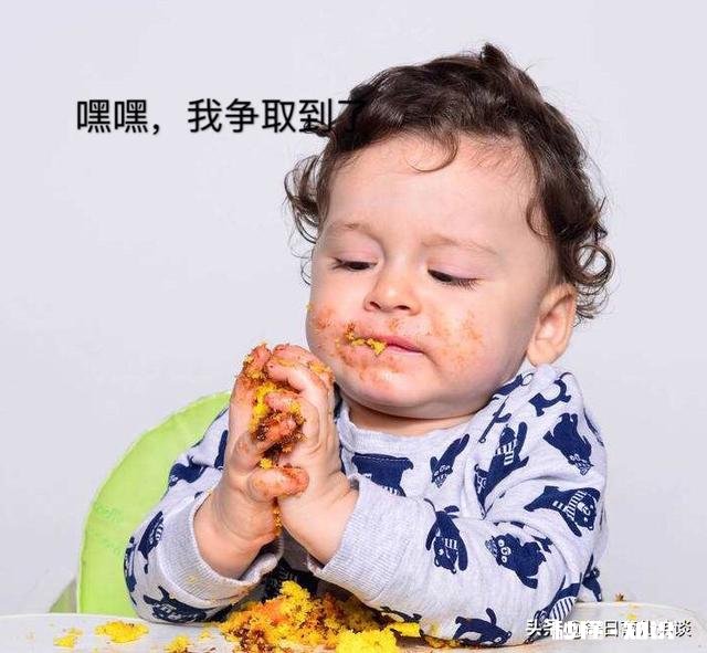 宝宝学习独立吃饭的5个黄金时期是什么时候，家长们都把握住了吗