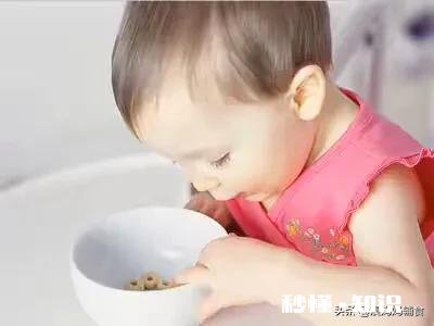 宝宝学习独立吃饭的5个黄金时期是什么时候，家长们都把握住了吗