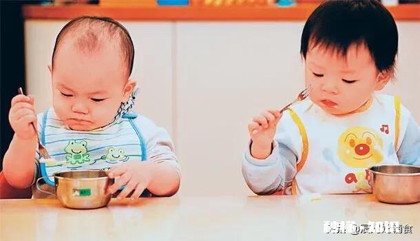 宝宝学习独立吃饭的5个黄金时期是什么时候，家长们都把握住了吗