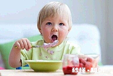 宝宝学习独立吃饭的5个黄金时期是什么时候，家长们都把握住了吗