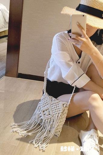 洛杉矶手提包品牌Cult Gaia旗下的竹篮包应该搭配什么样的衣服才时髦