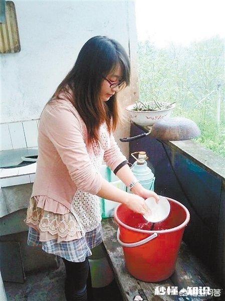 爸爸和妈妈离婚了，作为女儿你愿意跟当官的爸爸，还是农村的妈妈