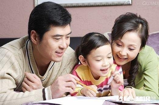 爸爸和妈妈离婚了，作为女儿你愿意跟当官的爸爸，还是农村的妈妈