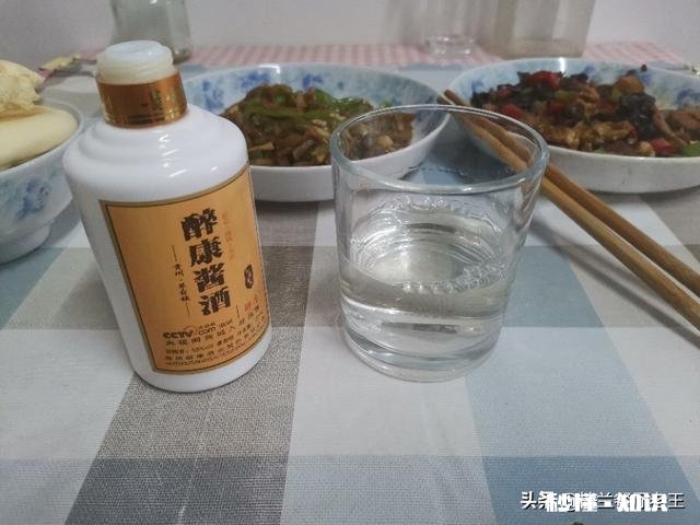 说说你对酱香白酒的认识。酱香好还是浓香好还是其它香型好