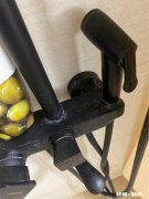 黑色台盆如何清洁水渍