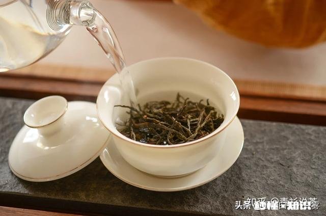 普洱茶如何分辨春茶和秋茶