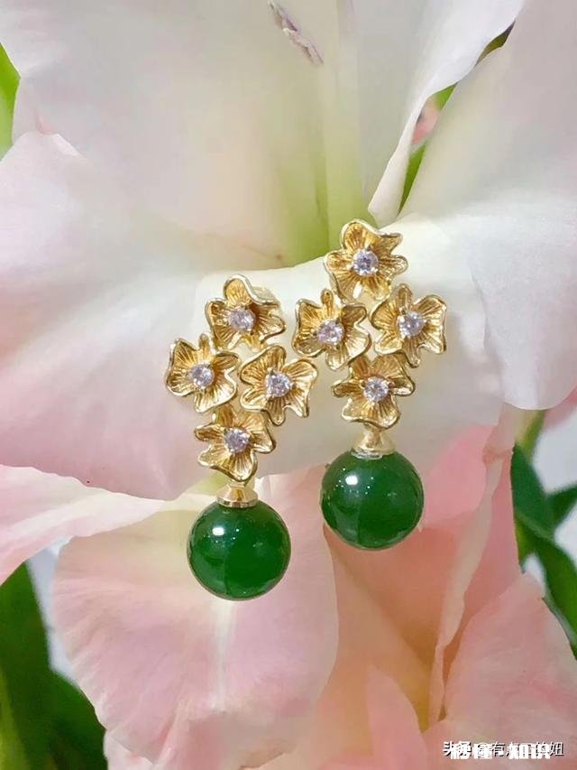 本人戴项链脖子过敏，不是金属过敏，就比如也不能穿高领毛衣，有没有什么适合我的项链推荐一下