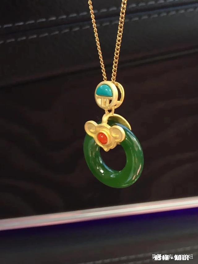 本人戴项链脖子过敏，不是金属过敏，就比如也不能穿高领毛衣，有没有什么适合我的项链推荐一下