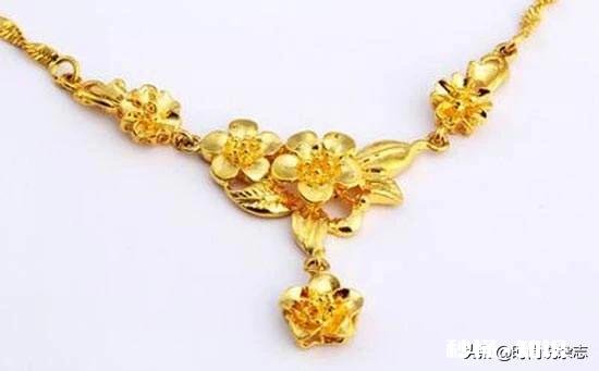 本人戴项链脖子过敏，不是金属过敏，就比如也不能穿高领毛衣，有没有什么适合我的项链推荐一下