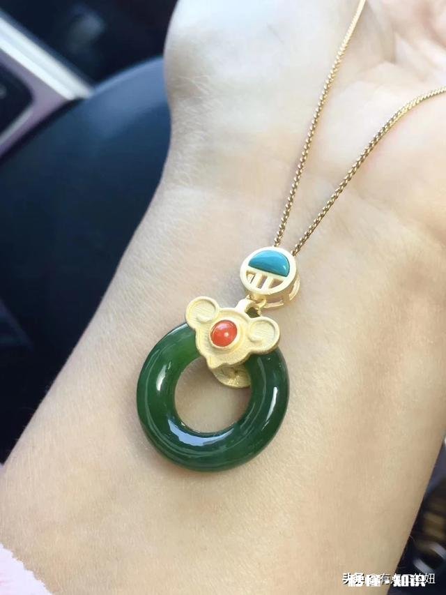 本人戴项链脖子过敏，不是金属过敏，就比如也不能穿高领毛衣，有没有什么适合我的项链推荐一下