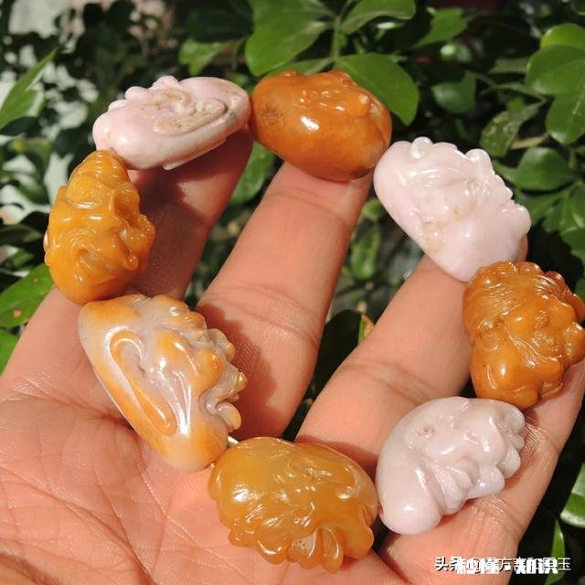 为何唯独和田玉籽料让很多人热爱，而且像着了魔一样欲罢不能呢