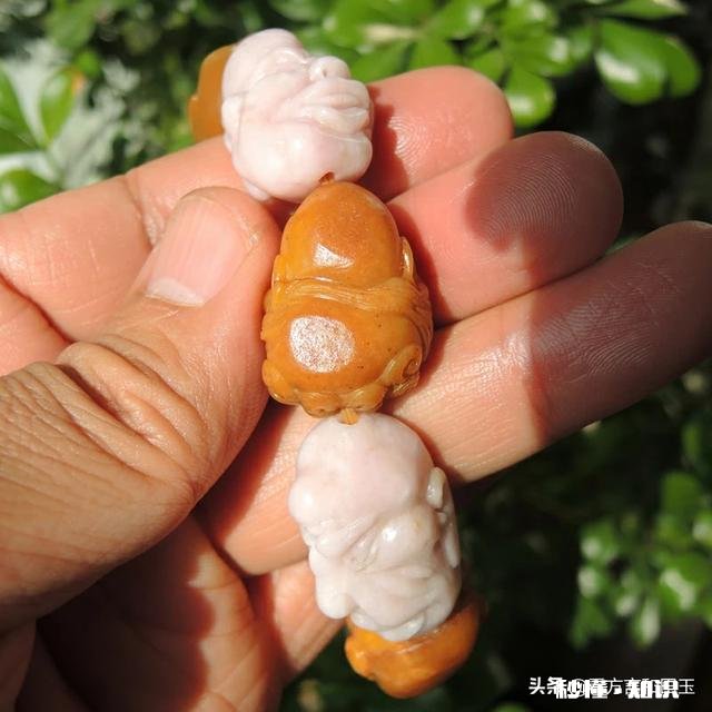 为何唯独和田玉籽料让很多人热爱，而且像着了魔一样欲罢不能呢