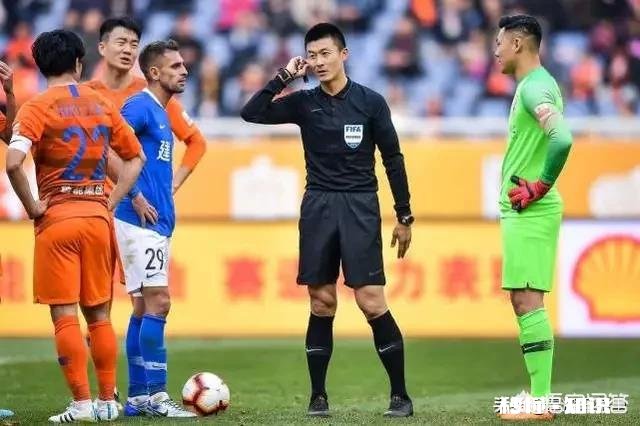 傅明再现中超13轮球迷骂声一片，亚冠淘汰赛能否再度执哨