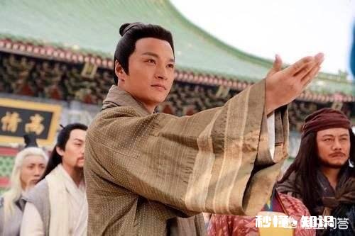 金庸武侠里，丐帮的招牌武功是降龙十八掌还是打狗棒哪一门厉害