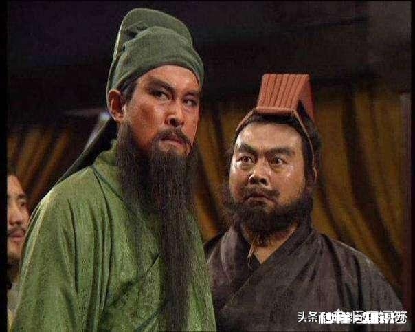 当初张辽投降，为何关羽不劝张辽投刘备难道关羽也有投曹之心