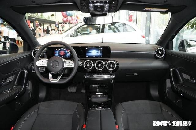 第一次买车，看中奔驰A200L运动轿车了，喜欢它的颜值开着够我用，但是周边的同事朋友都反对，怎么办