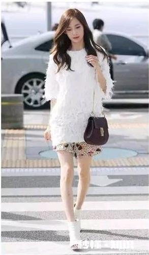 为什么有的女孩会喜欢天天穿连衣裙