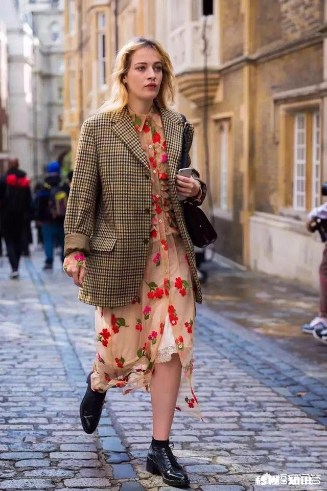 为什么有的女孩会喜欢天天穿连衣裙