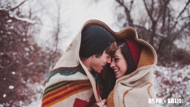 为什么总有宣扬爱情至上