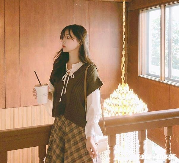 春夏交替，穿什么样的衣服，拍照片会很好看