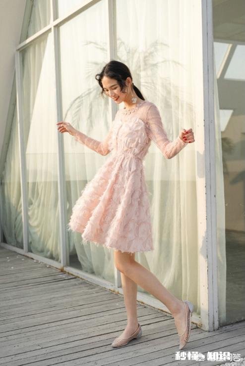 春夏交替，穿什么样的衣服，拍照片会很好看