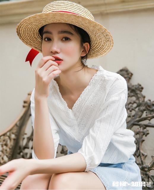 春夏交替，穿什么样的衣服，拍照片会很好看