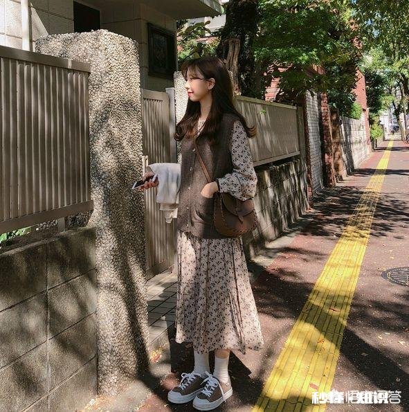 春夏交替，穿什么样的衣服，拍照片会很好看